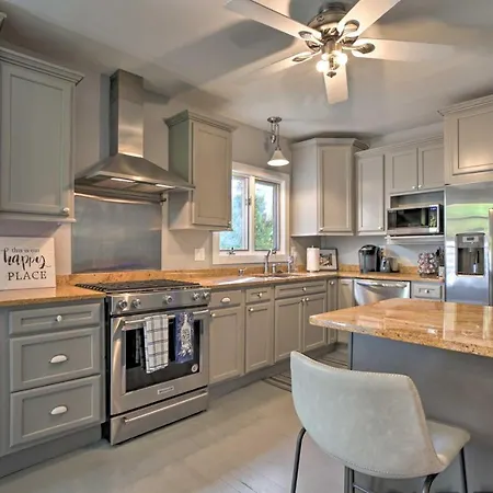 Dtwn Lake Geneva Home, Walk To Beach And Restaurants